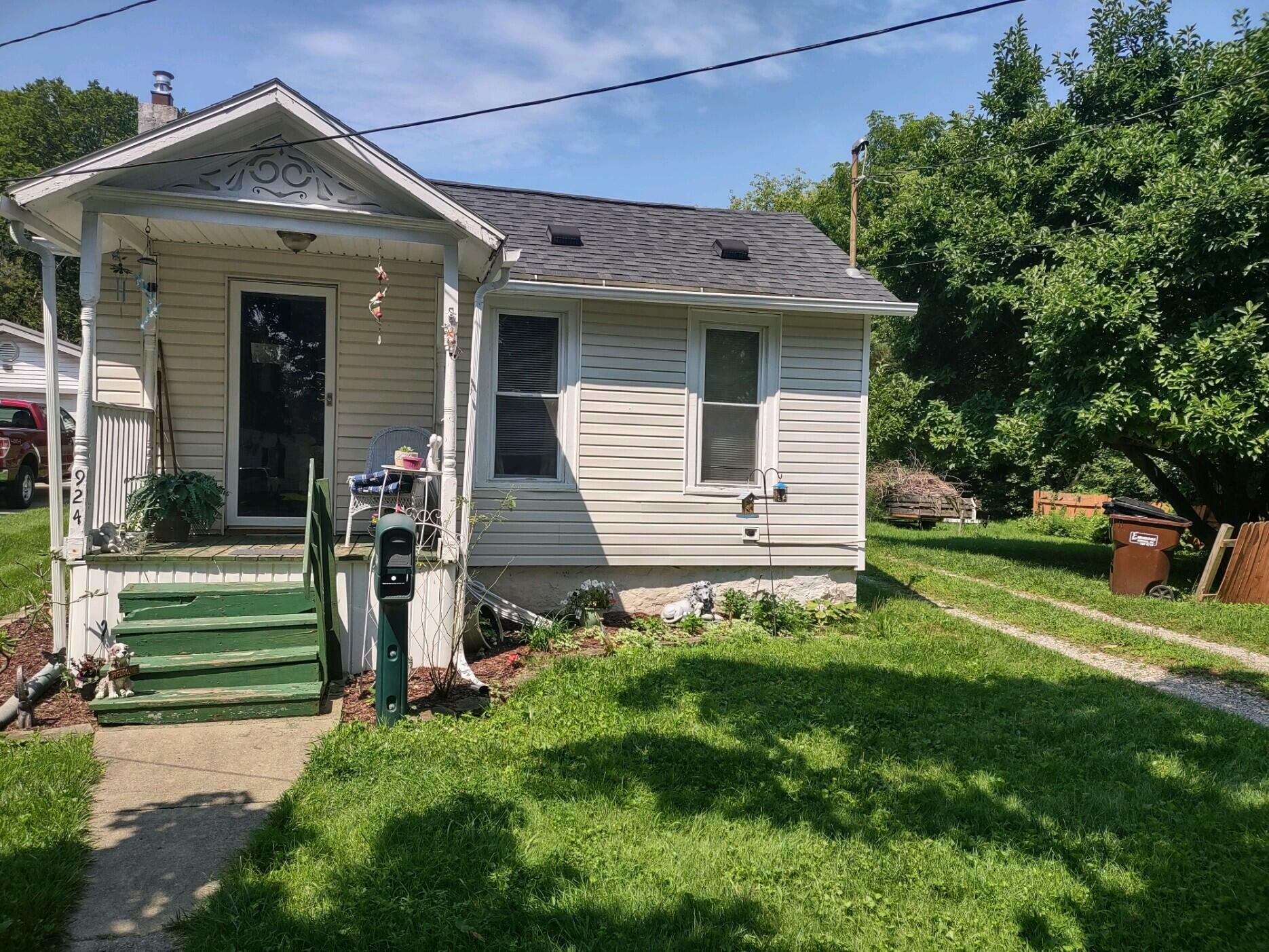 Property Photo:  924 Spring Street  MI 49202 