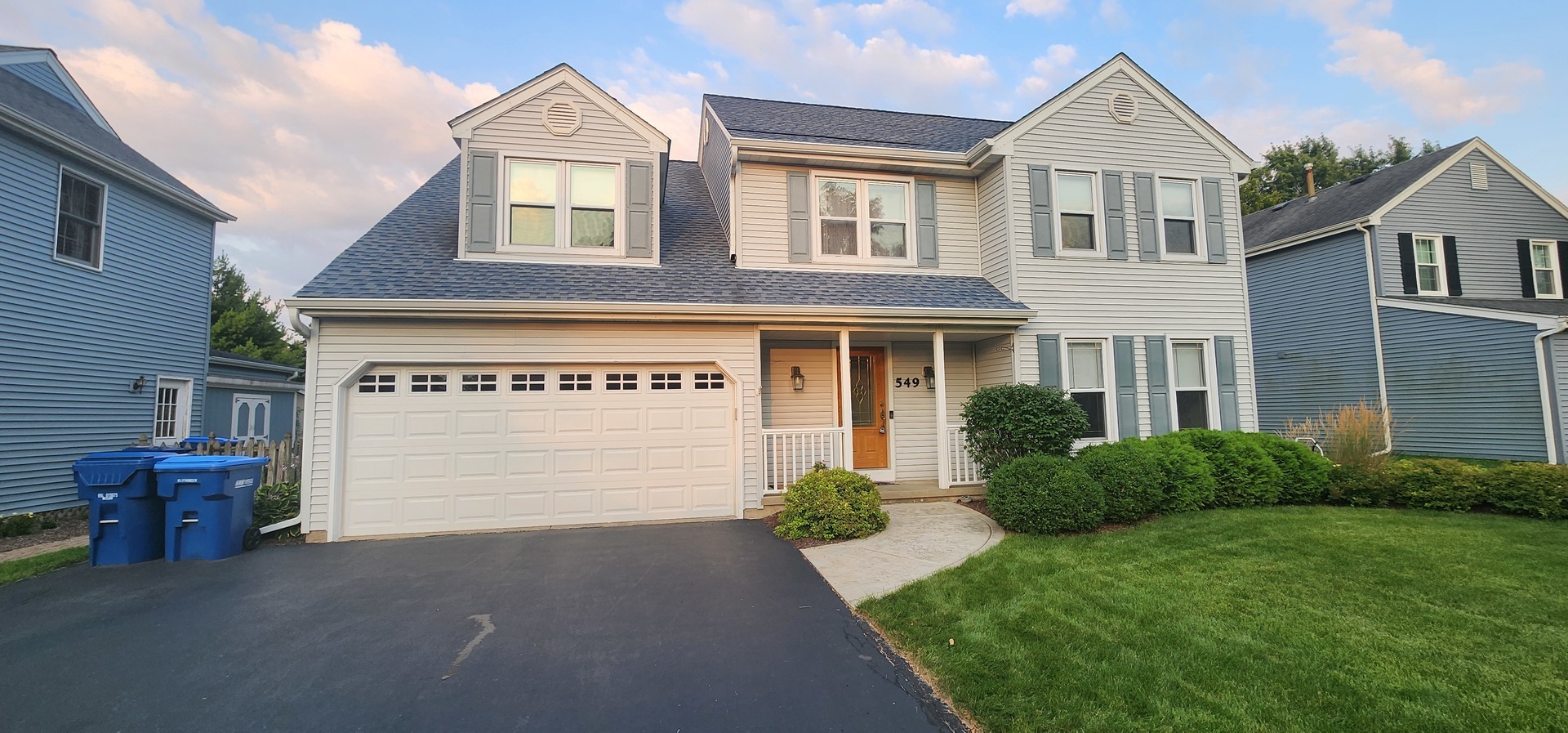 Property Photo: 549 Kingston Drive IL 60134