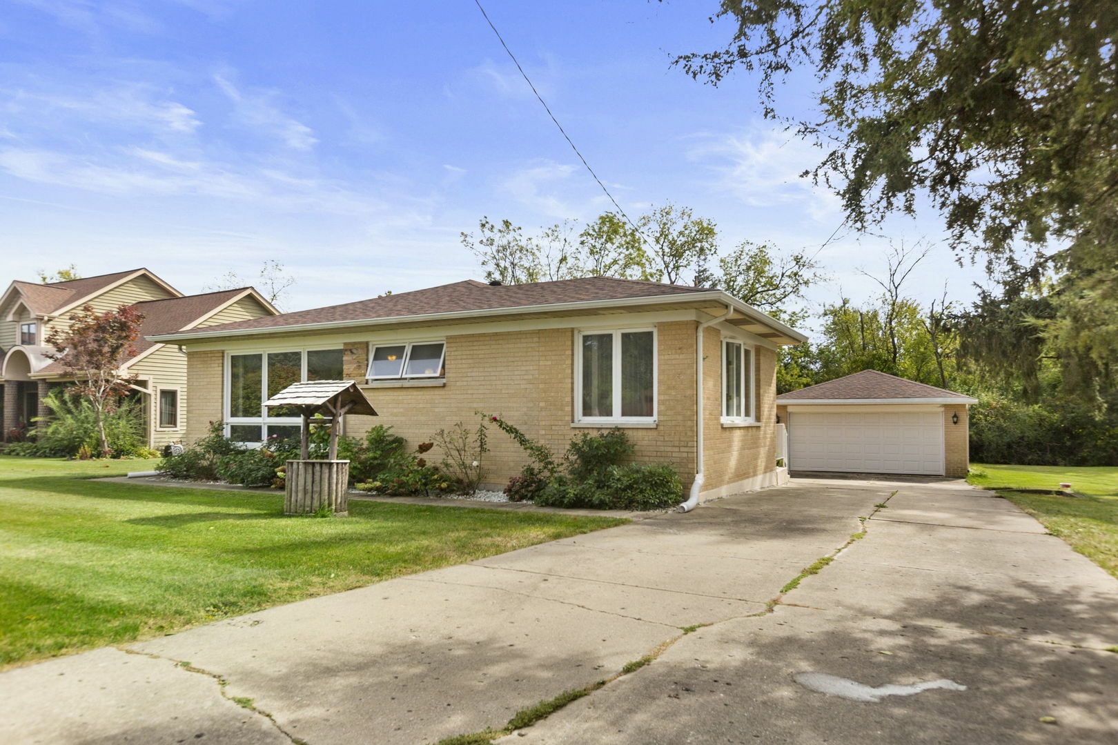 Property Photo:  21911 W Linden Avenue  IL 60046 