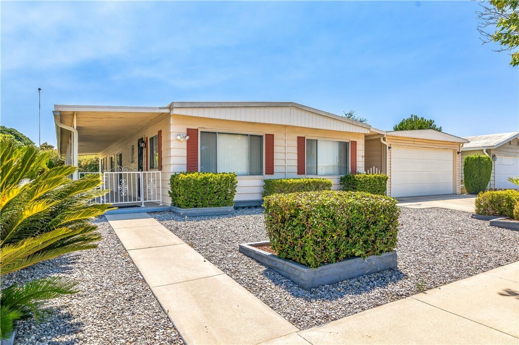 Property Photo: 2827 Silver Oak Way CA 92545