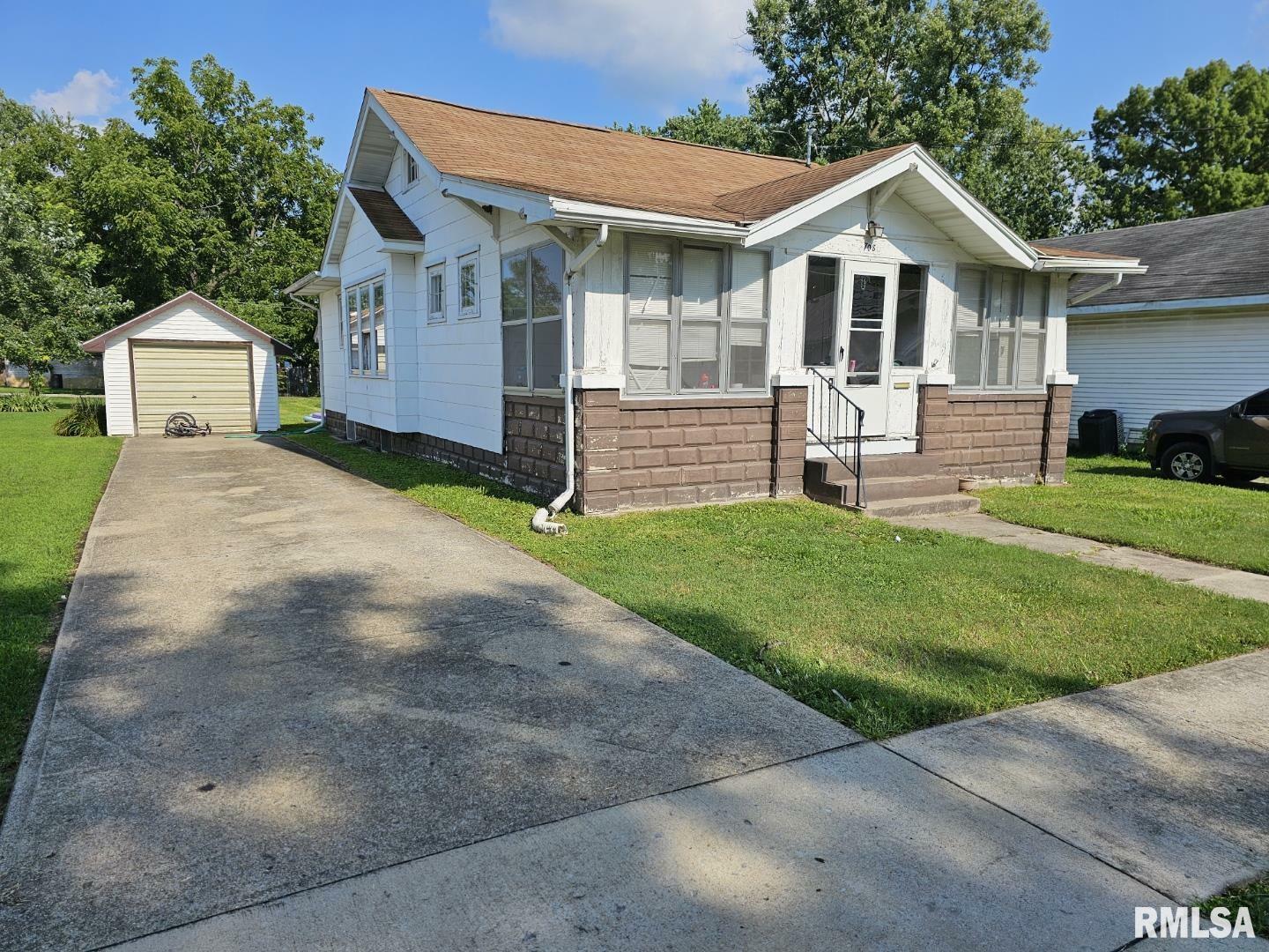 Property Photo:  708 S 20th Street  IL 62864 