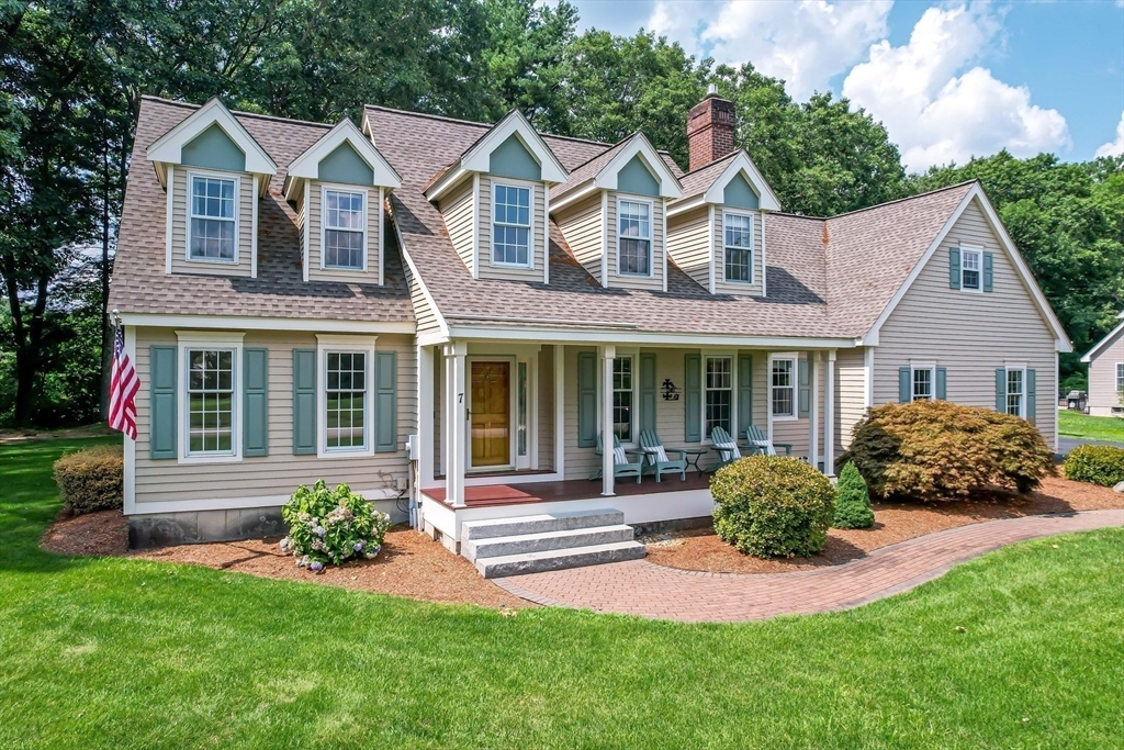 Property Photo: 7 Naticook Ave NH 03052