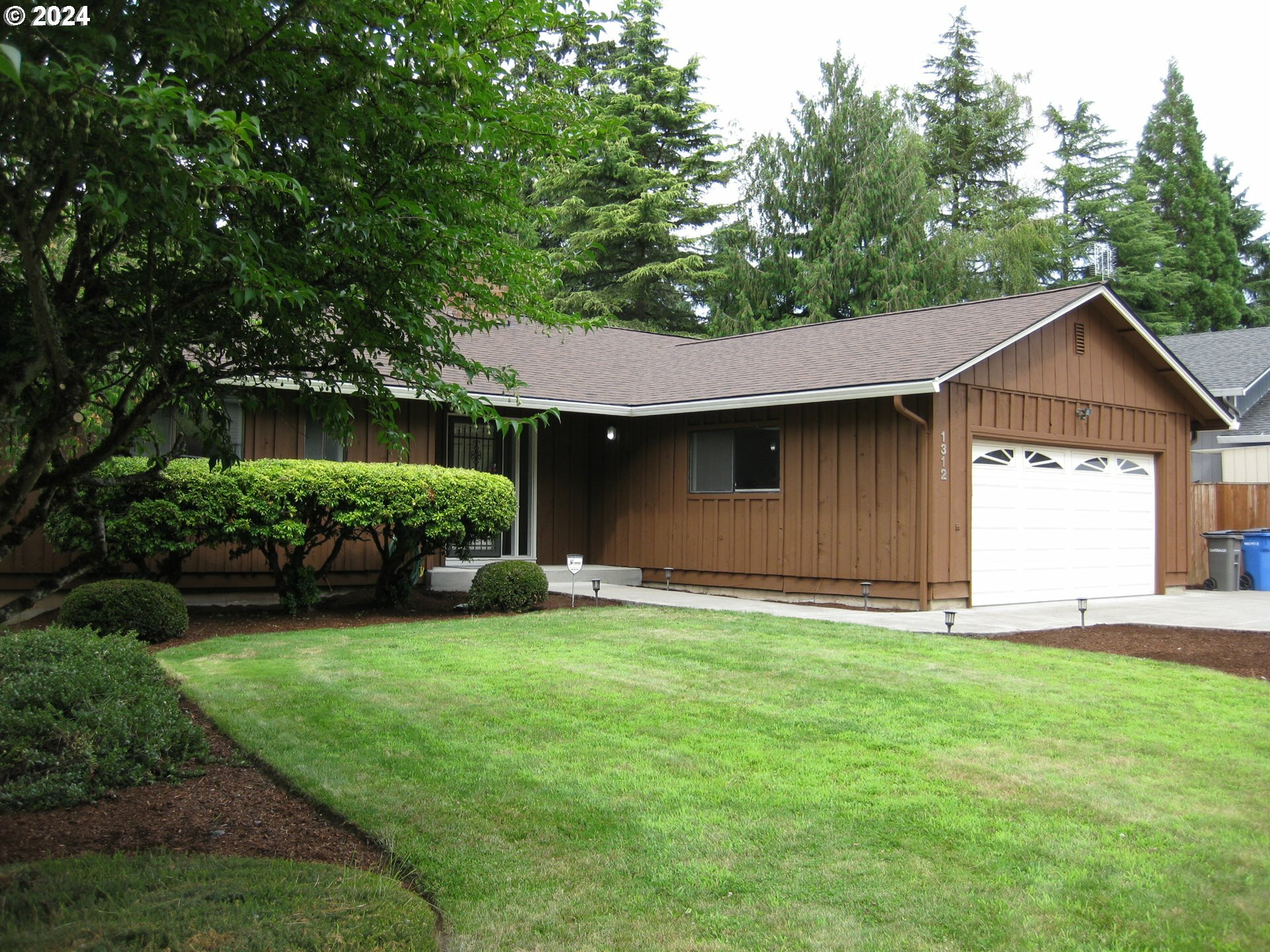 Property Photo:  1312 NW Chikeric St  WA 98665 