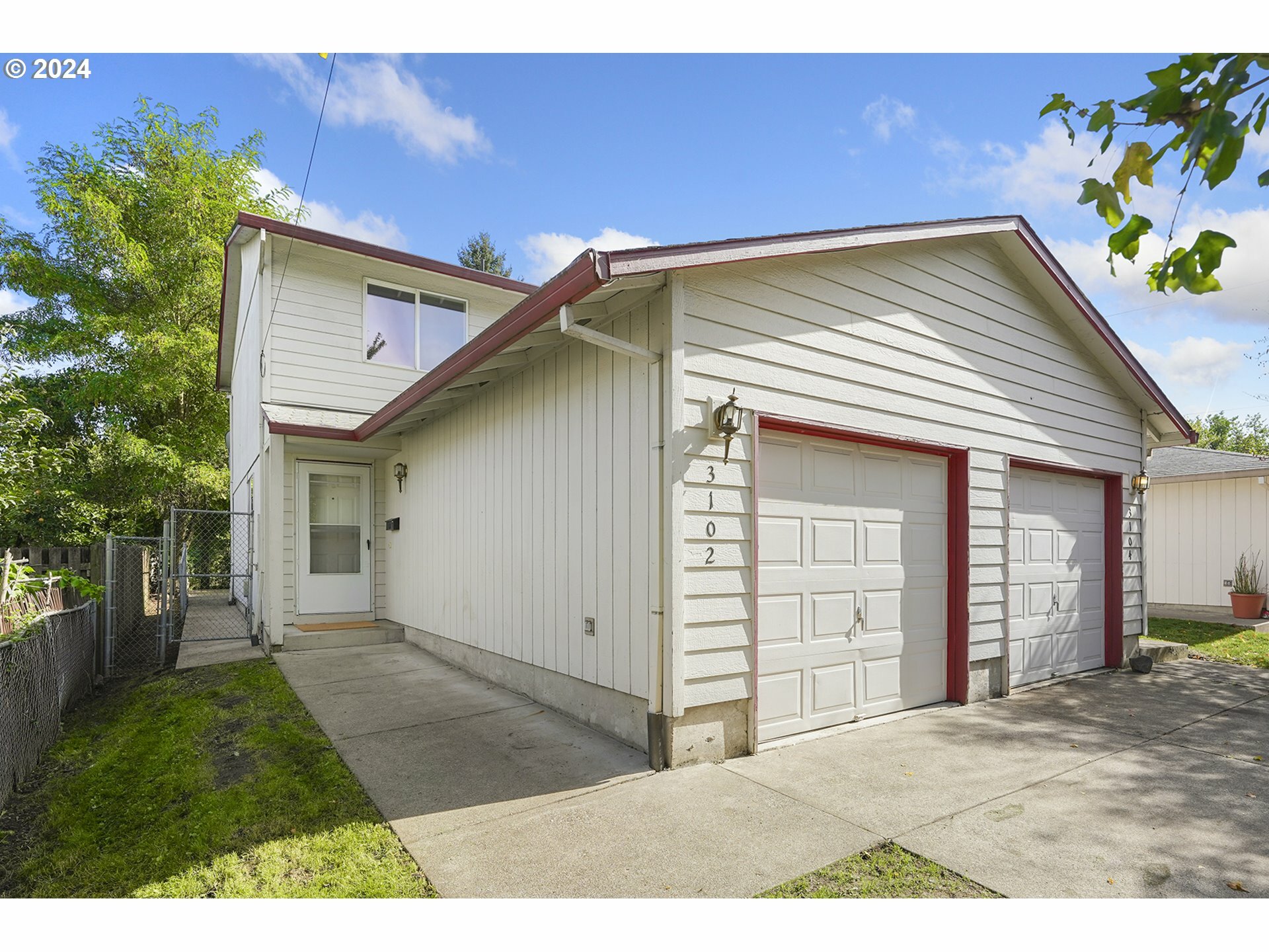 Property Photo:  3102 SE 89th Ave  OR 97266 