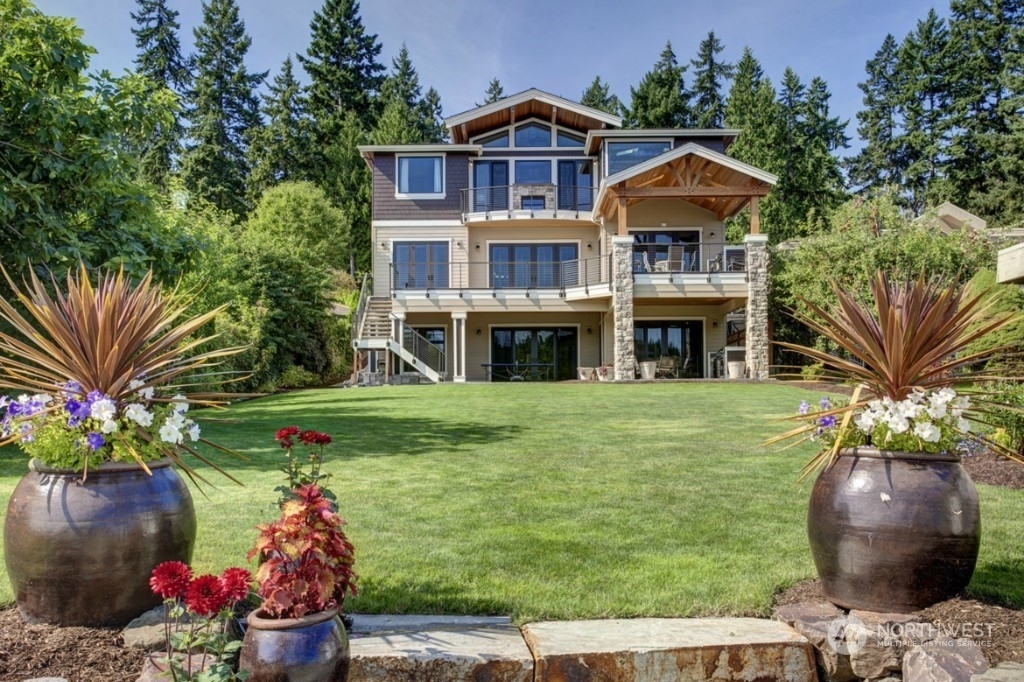 Property Photo:  3026 W Lake Sammamish Parkway NE  WA 98052 