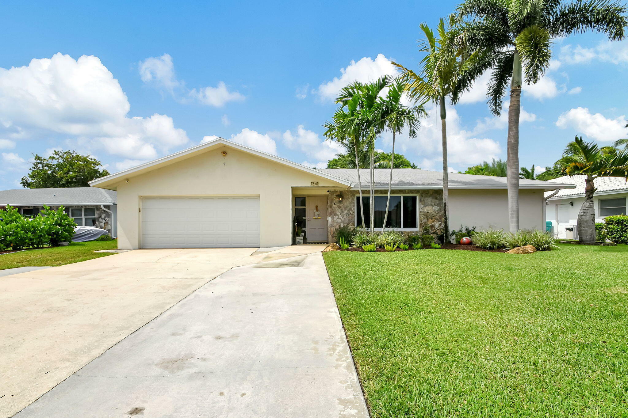 Property Photo:  1341 SW 27th Avenue  FL 33426 