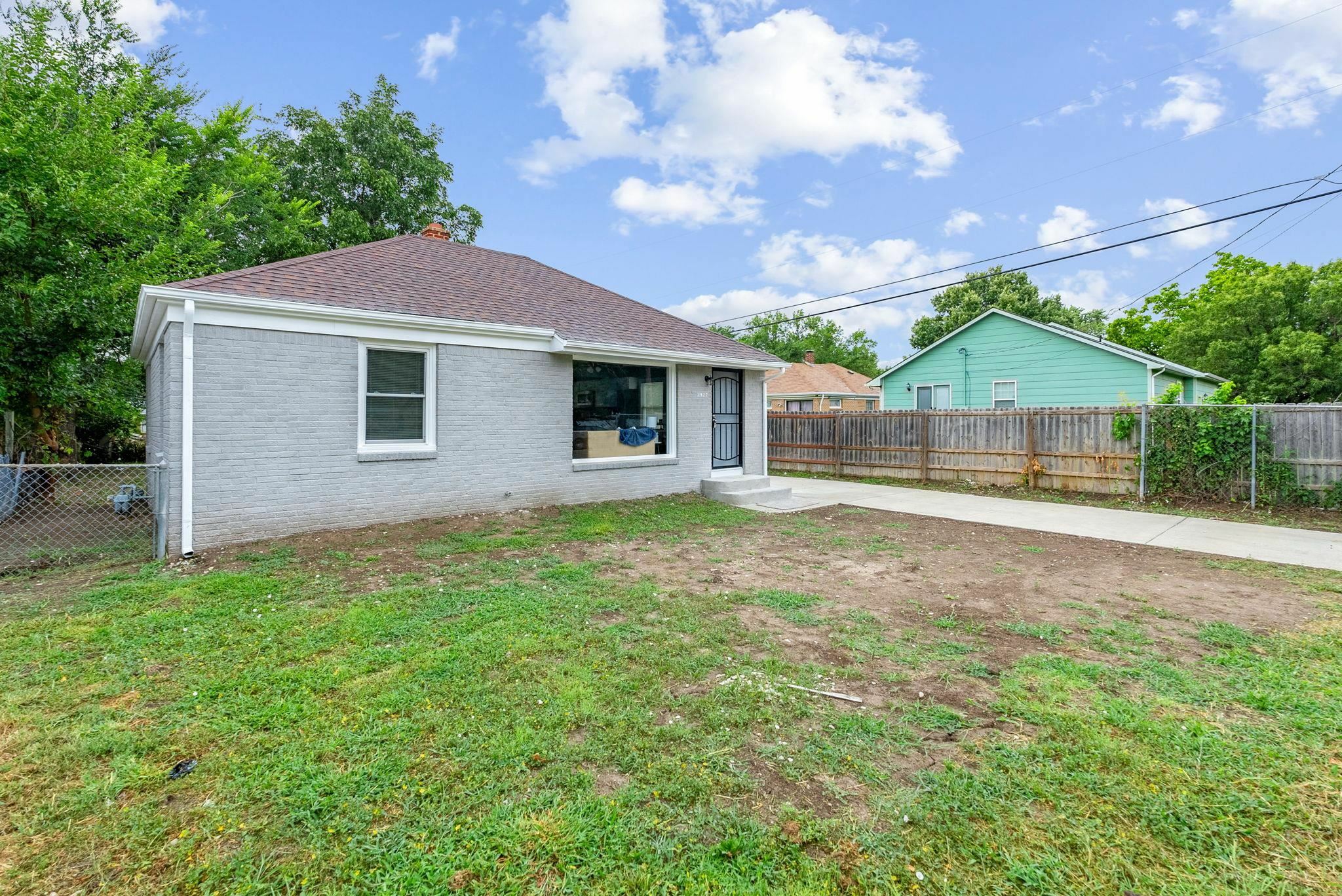 Property Photo:  2027 N Spruce St  KS 67214 