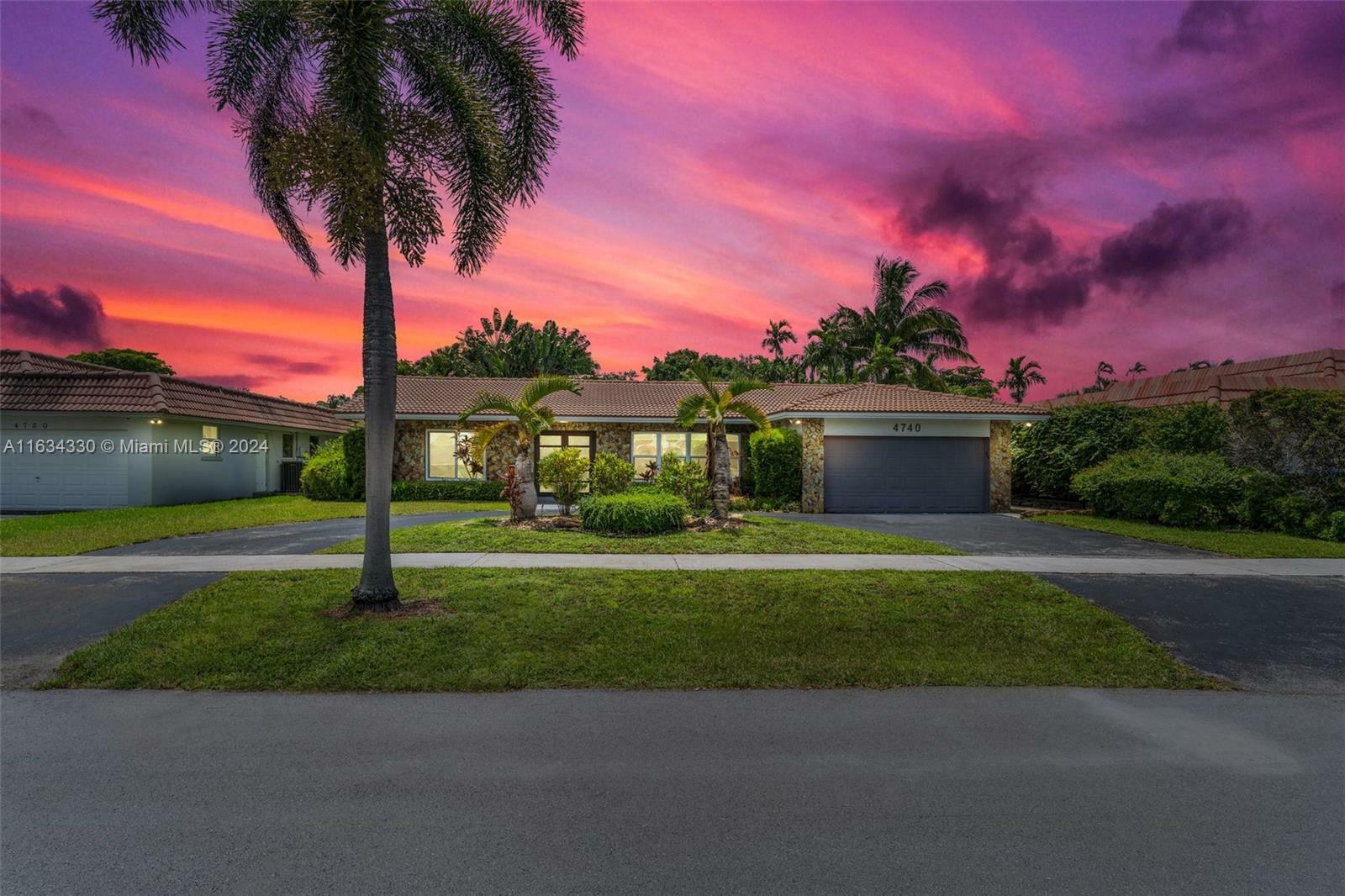 Property Photo:  4740 Sarazen Dr  FL 33021 