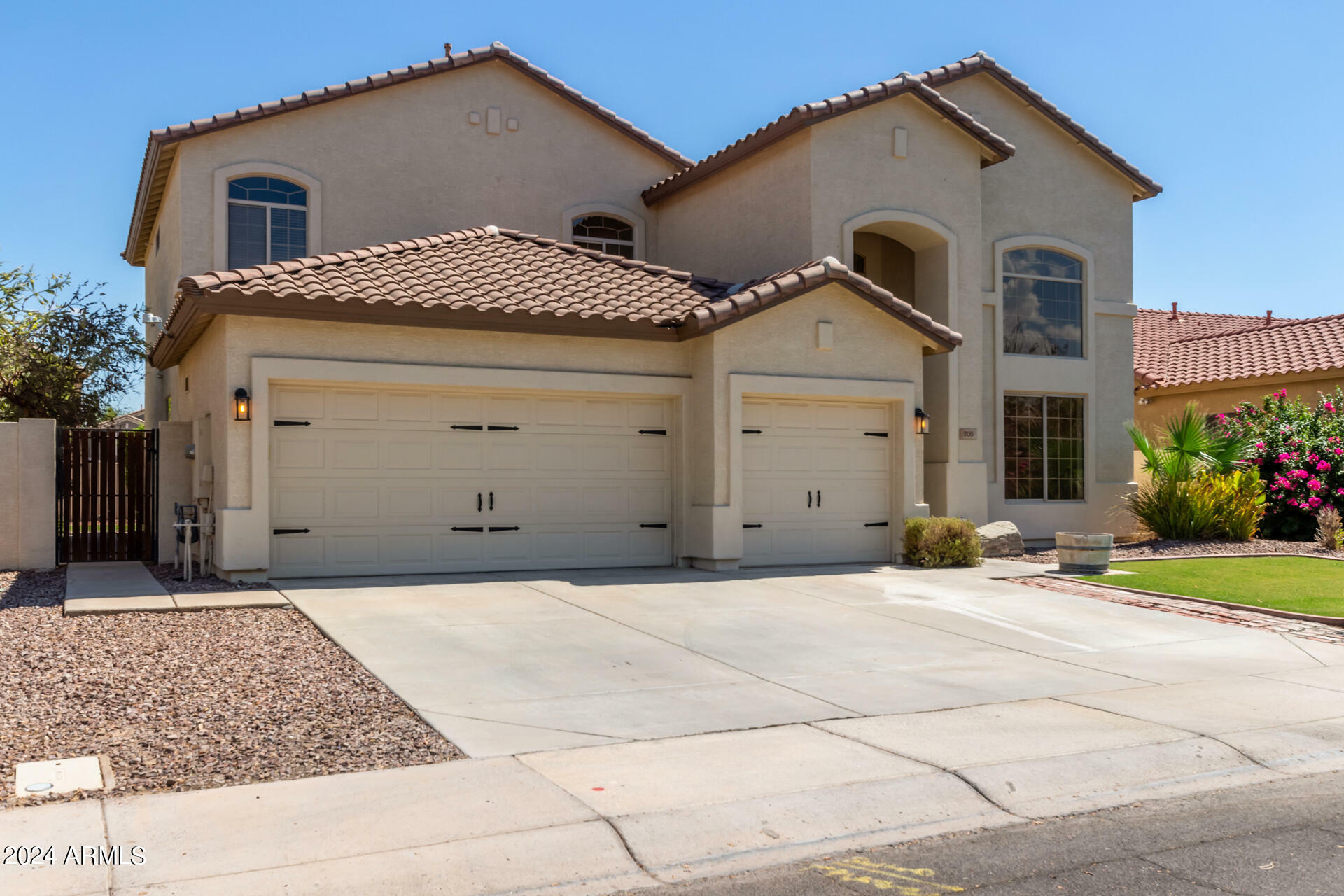 Property Photo:  705 W Carob Place  AZ 85248 