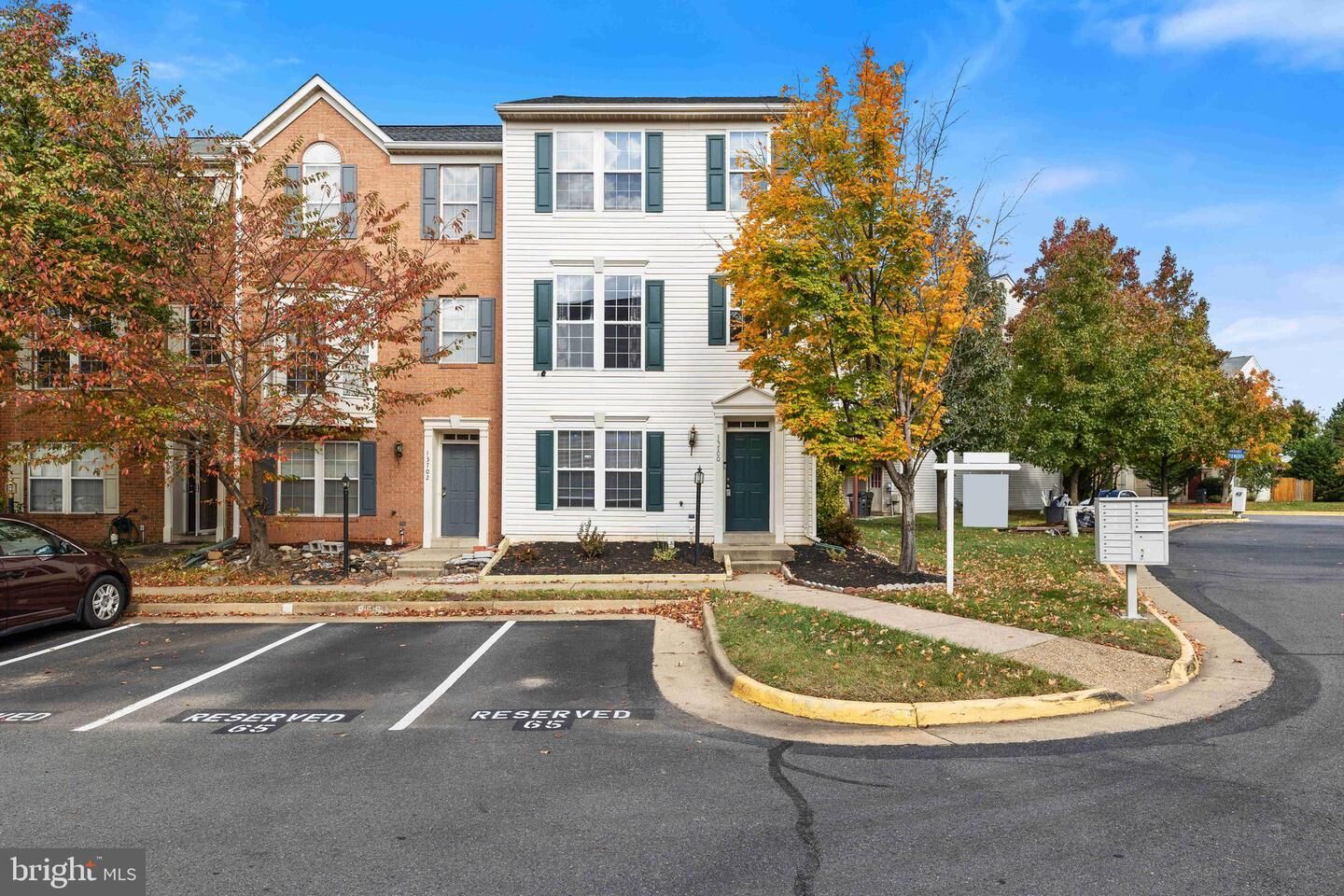 Property Photo:  13700 Barksdale Drive  VA 20171 