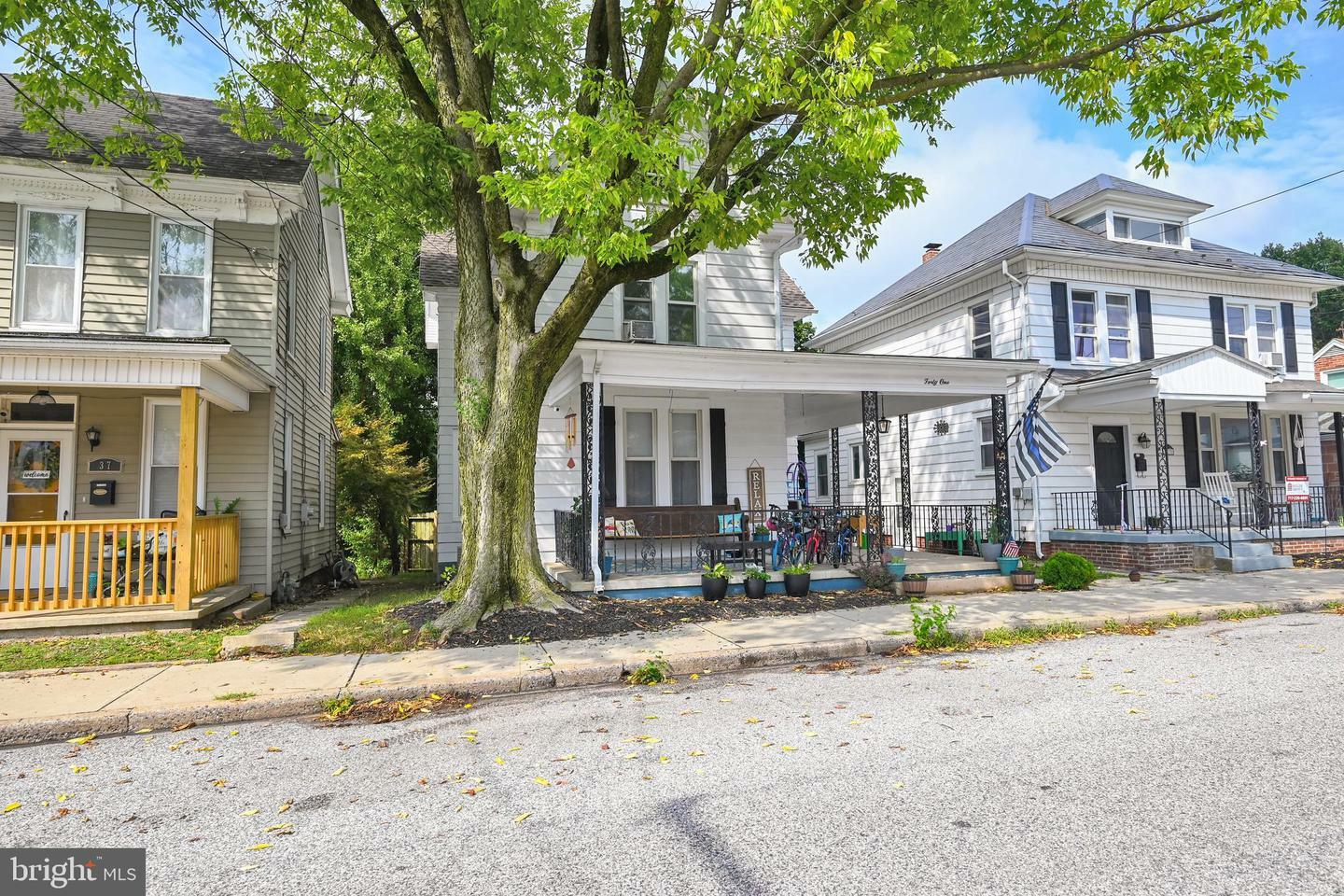 Property Photo:  41 E Maple Street  PA 17313 