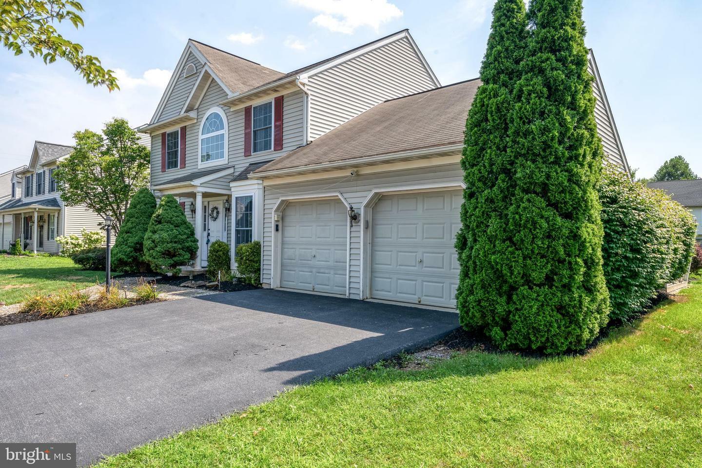 Property Photo:  227 Deerfield Lane  PA 17543 