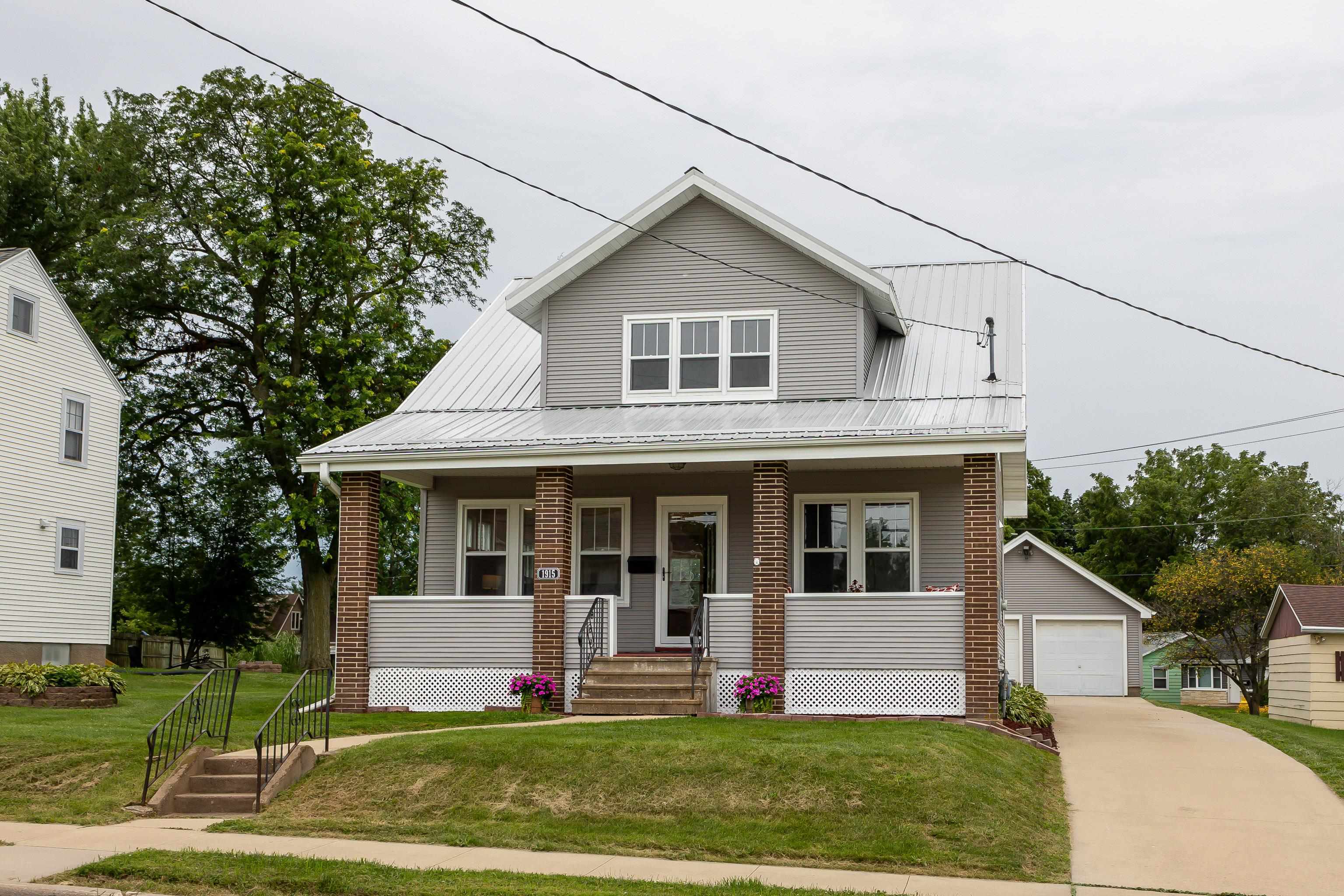 Property Photo:  1915 Asbury Road  IA 52001 