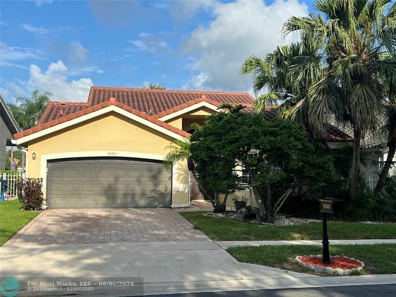 Property Photo:  10361 Buena Ventura Dr  FL 33498 