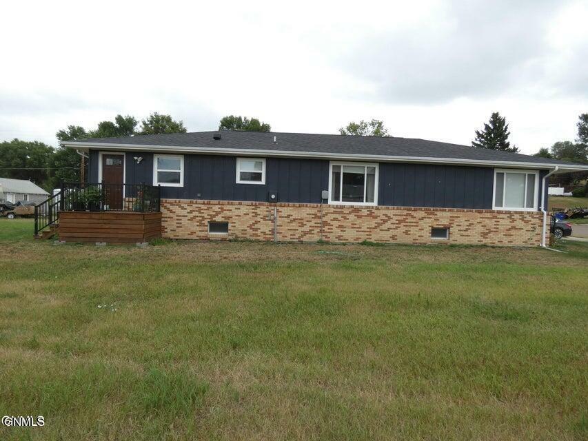 Property Photo:  217 4th Avenue NW  ND 58523 