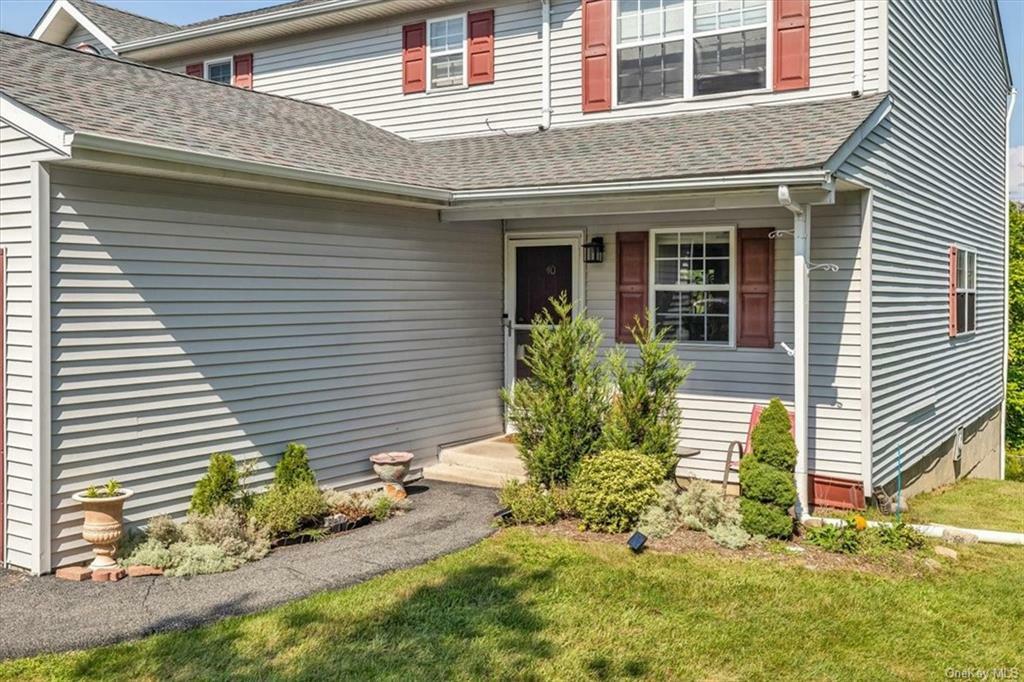 Property Photo:  40 Lois Lane  NY 10950 