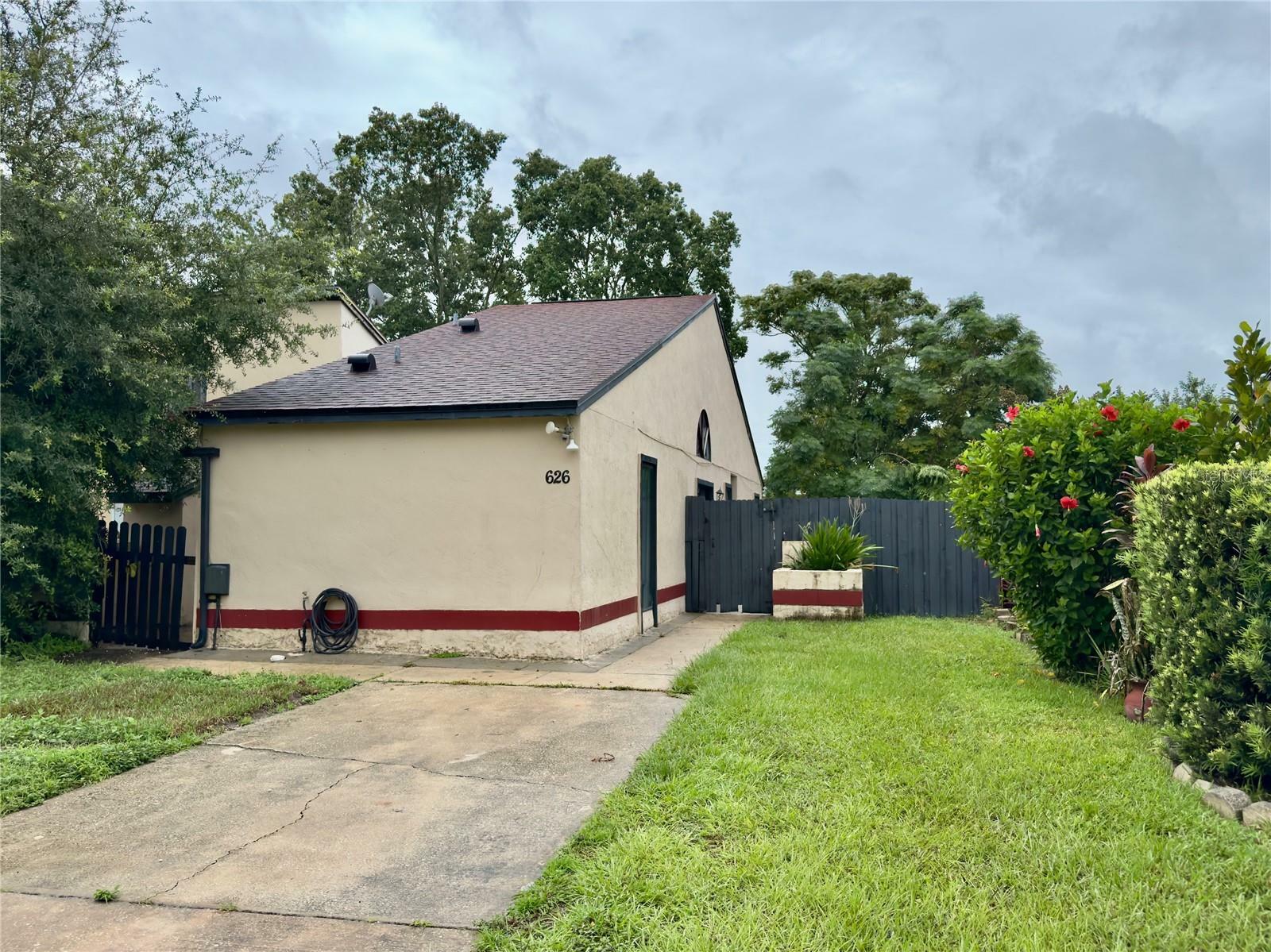 Property Photo:  626 Golden Sunshine Circle  FL 32807 