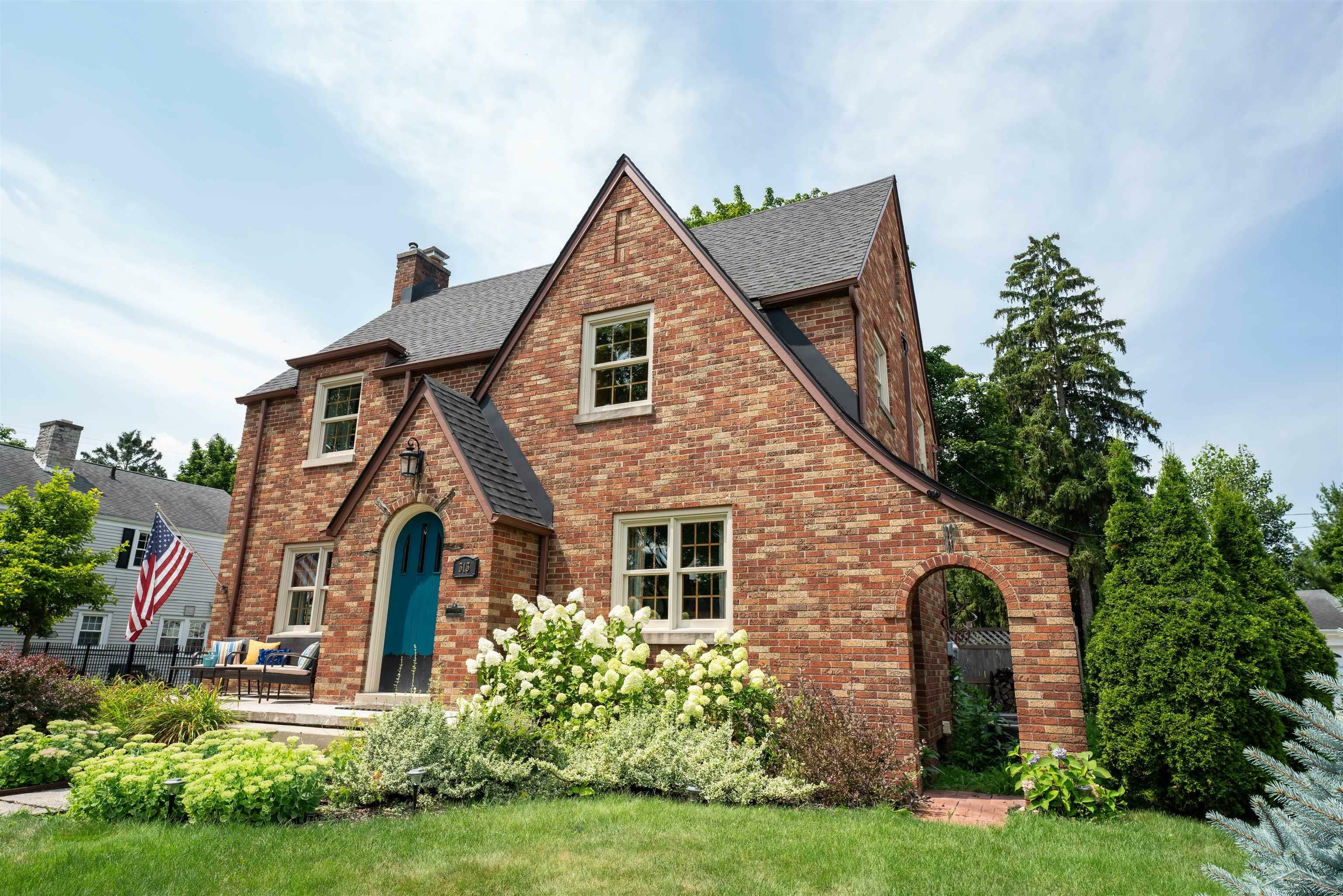 Property Photo:  313 Ardussi  MI 48602 