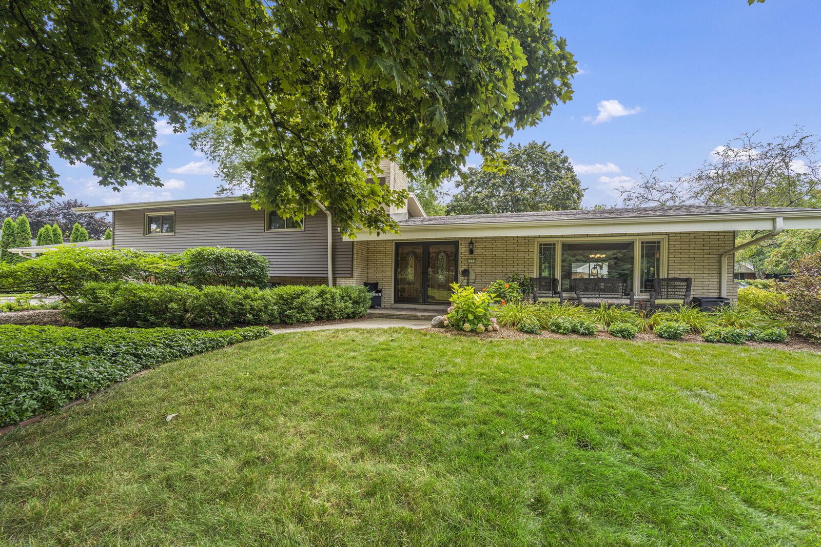 Property Photo: 2251 W Kenboern Dr WI 53209