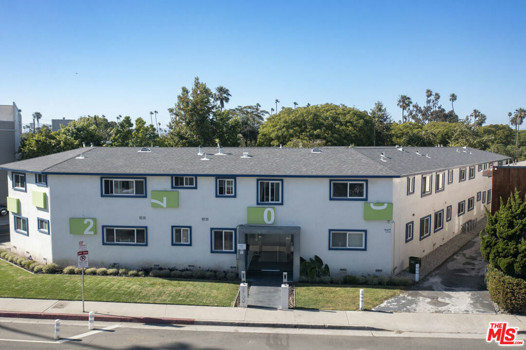 Property Photo: 2700 Abbot Kinney Boulevard CA 90291
