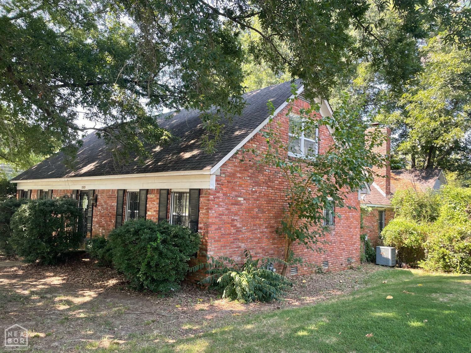 Property Photo:  1919 Sherwood Drive  AR 72401 