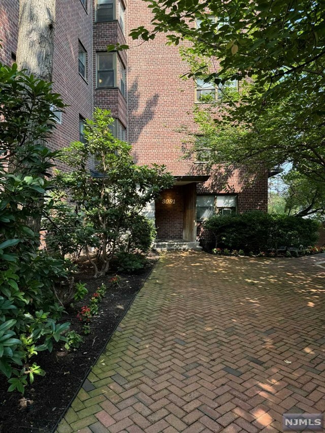 Property Photo:  3091 Edwin Avenue 3D  NJ 07024 