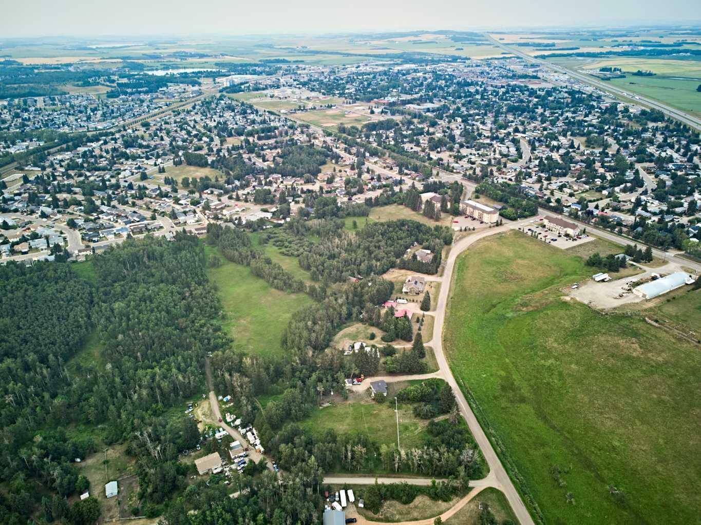 Property Photo:  5260 Woodland Rd Lot 1  AB T4G 1E3 