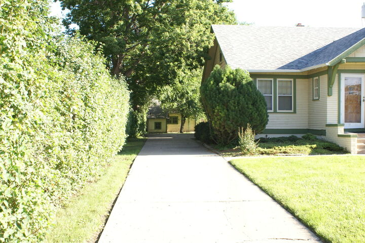 Property Photo:  214 SW 13th Ave  SD 57401 