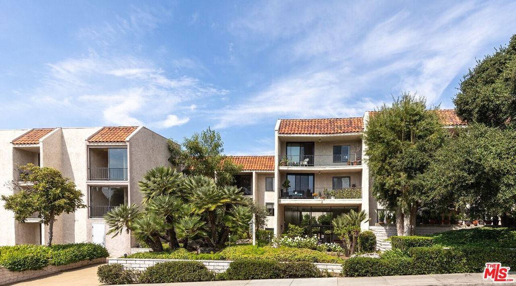 Property Photo: 1401 Valley View Road 126 CA 91202