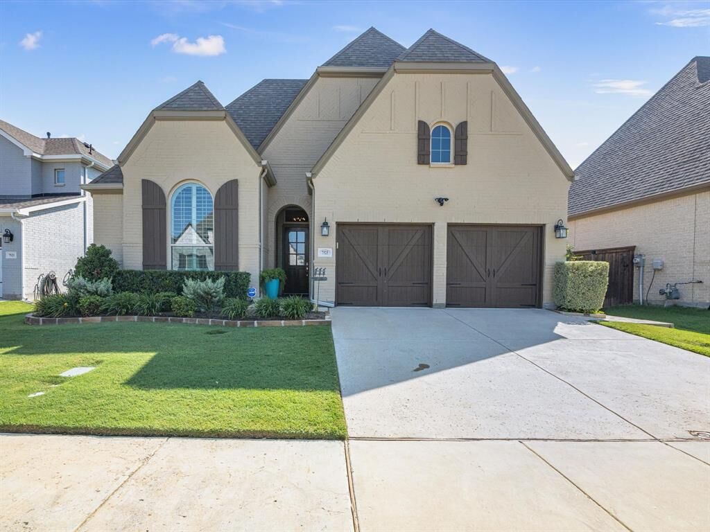 Property Photo: 7525 Winterbloom Way TX 76123