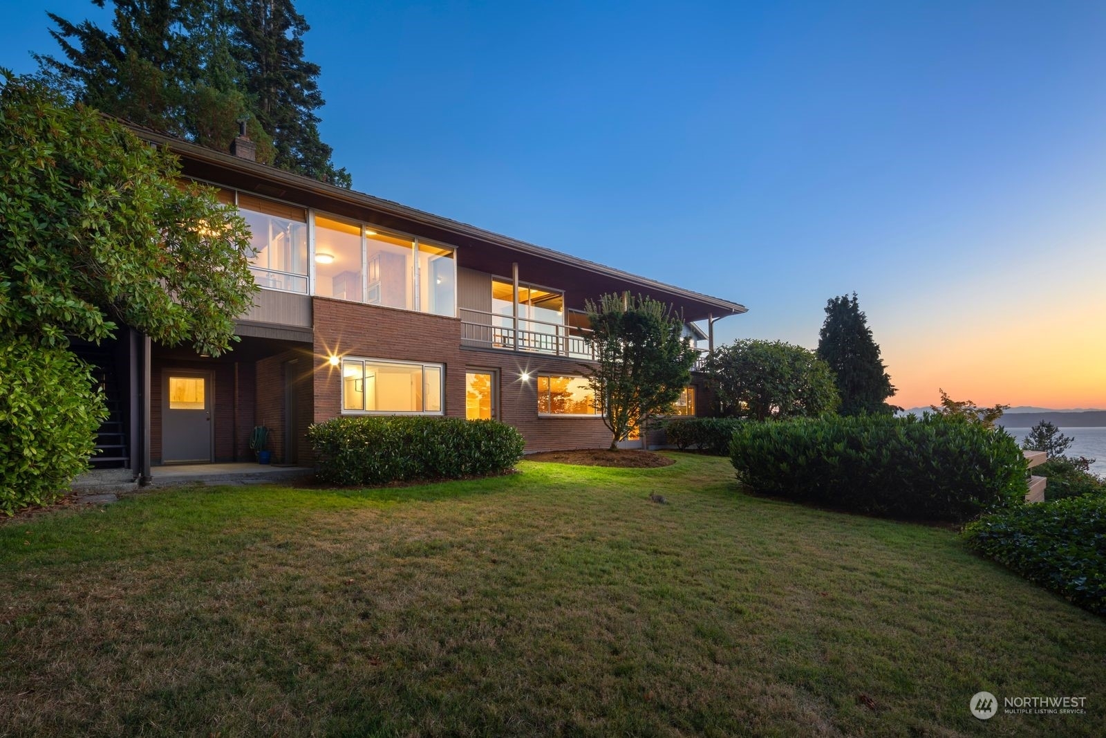 Property Photo:  1203 Madrona Avenue  WA 98203 