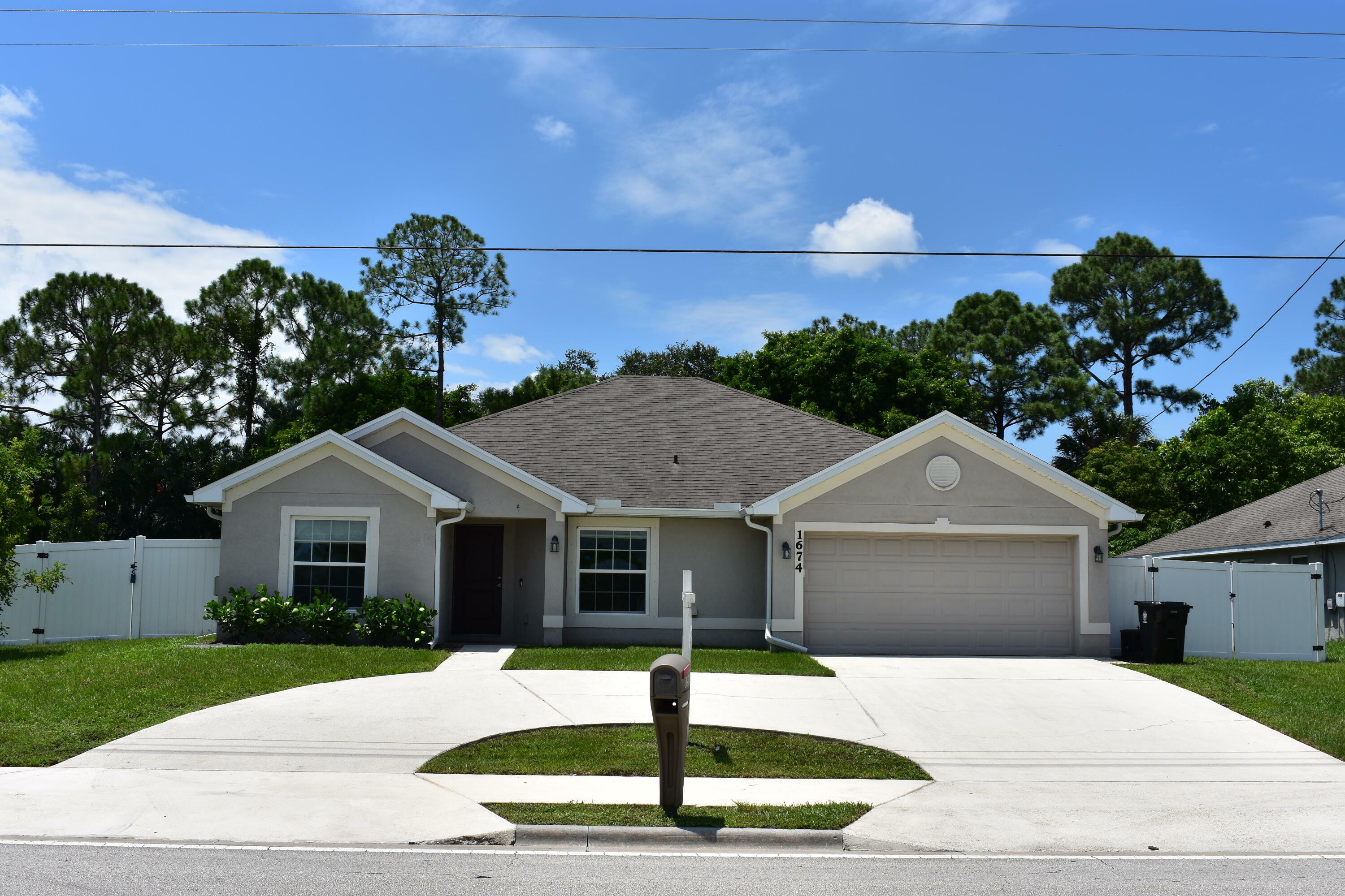 Property Photo:  1674 SW Airoso Boulevard  FL 34984 