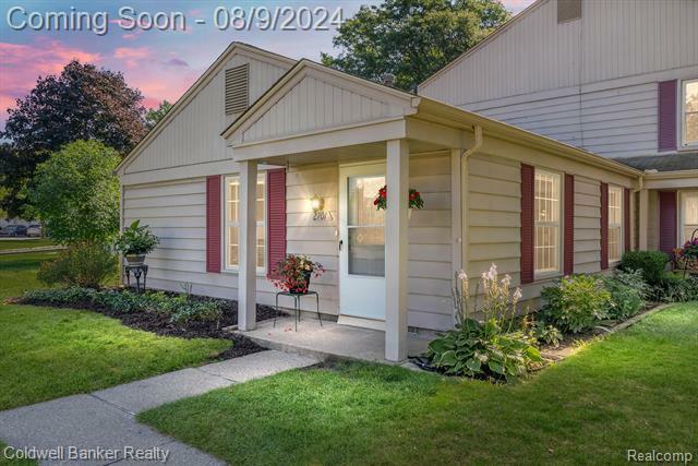 Property Photo:  2701 Fox Hollow Court  MI 48360 