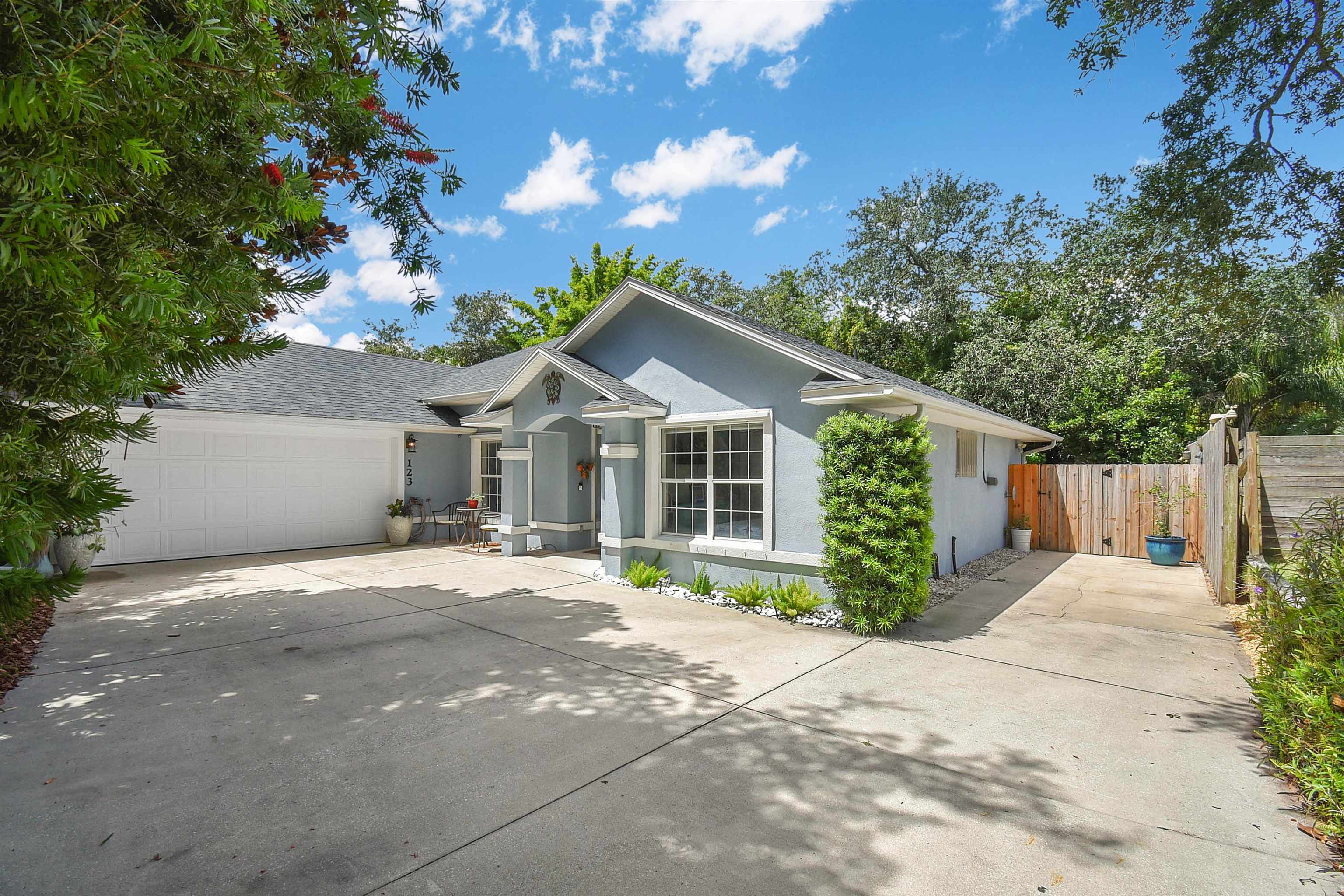 Property Photo:  123 Whispering Oaks Cir  FL 32080 