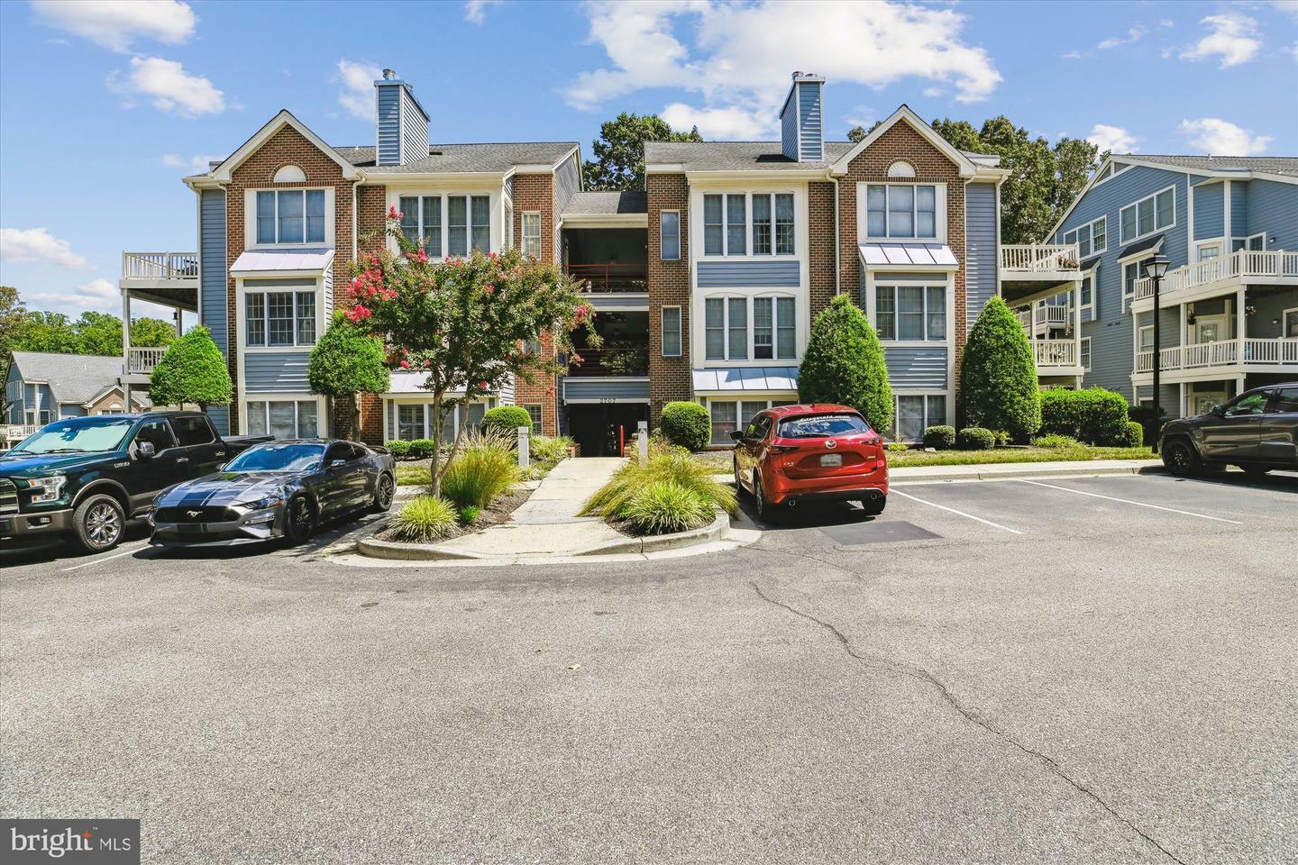Property Photo: 2707 Summerview Way 202 MD 21401