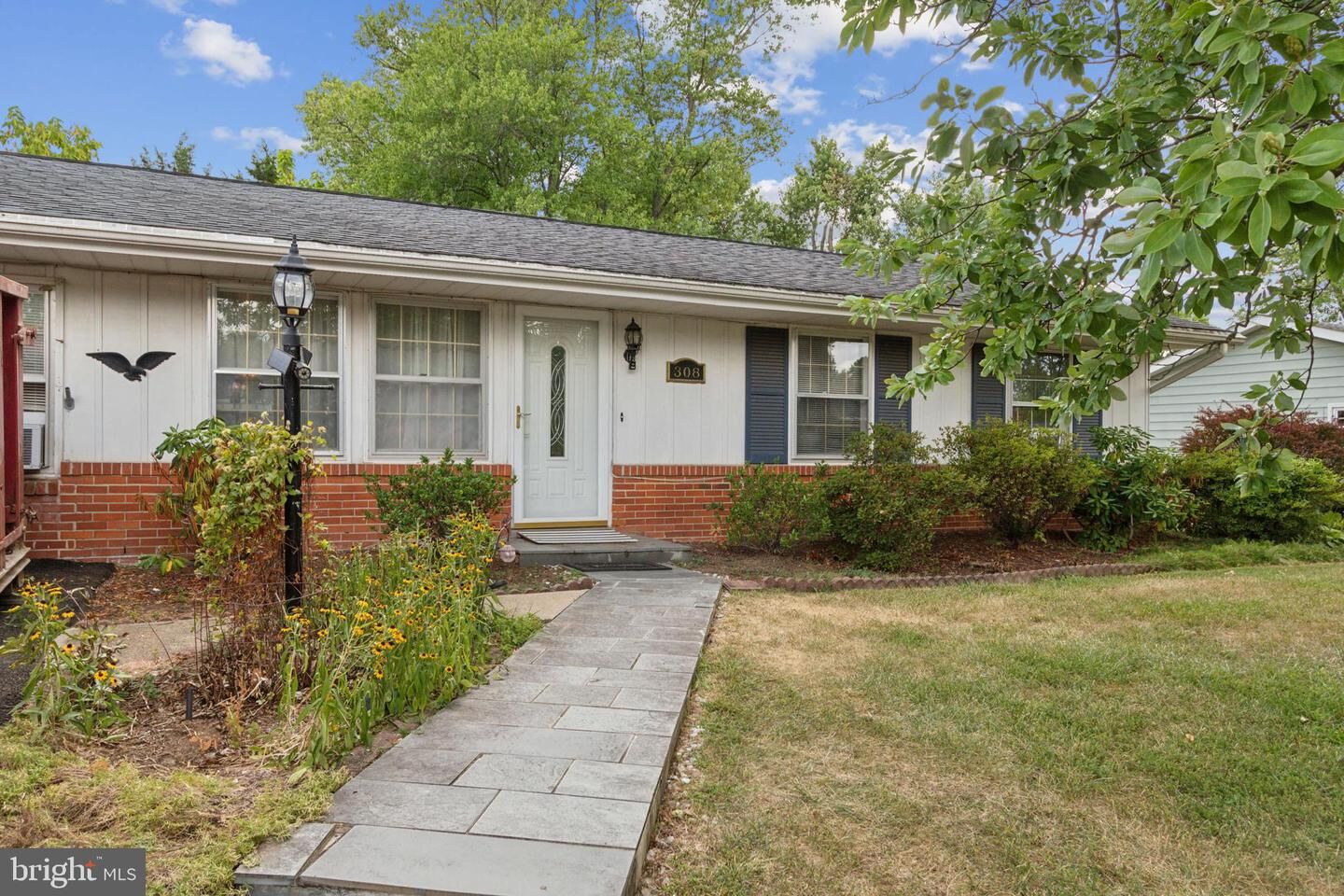 Property Photo:  308 E Tazewell Road  VA 20164 