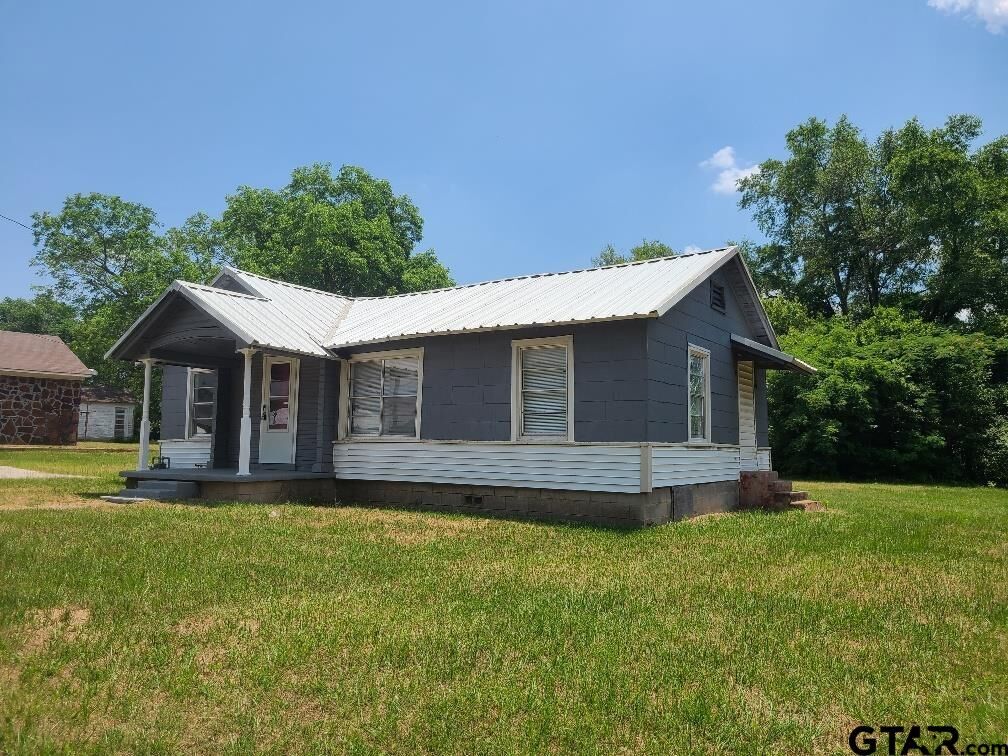 Property Photo: 511 Sand St TX 75652