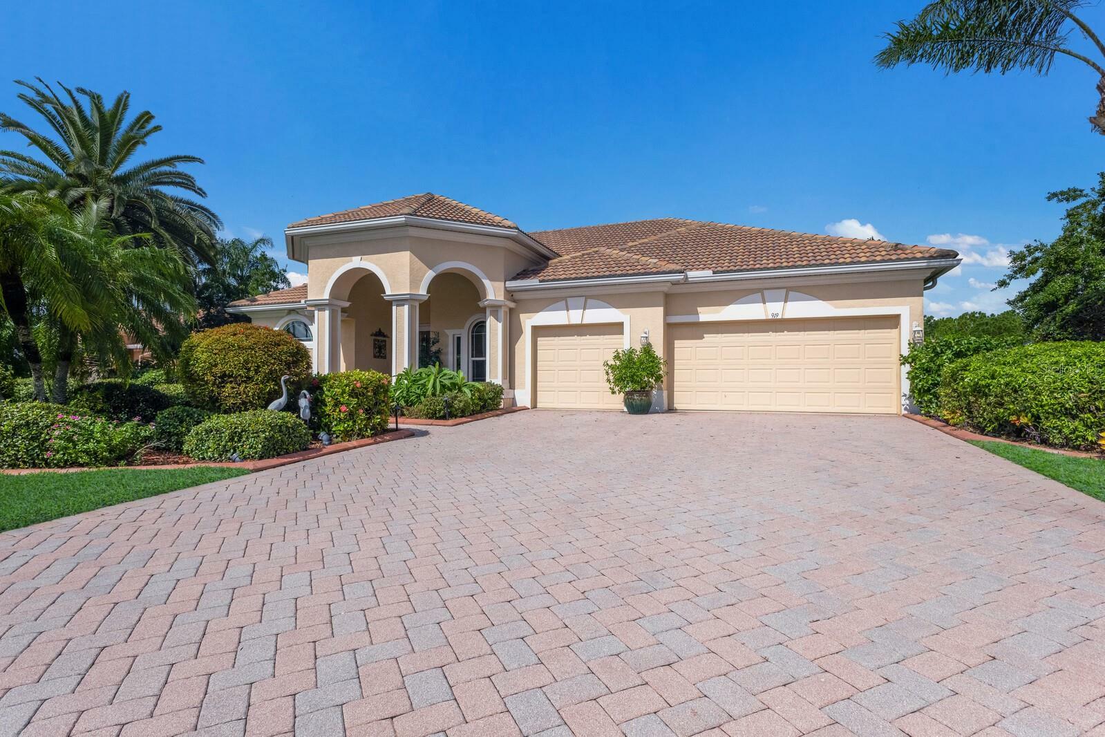 Property Photo:  919 Eagle Isle Ct  FL 34229 