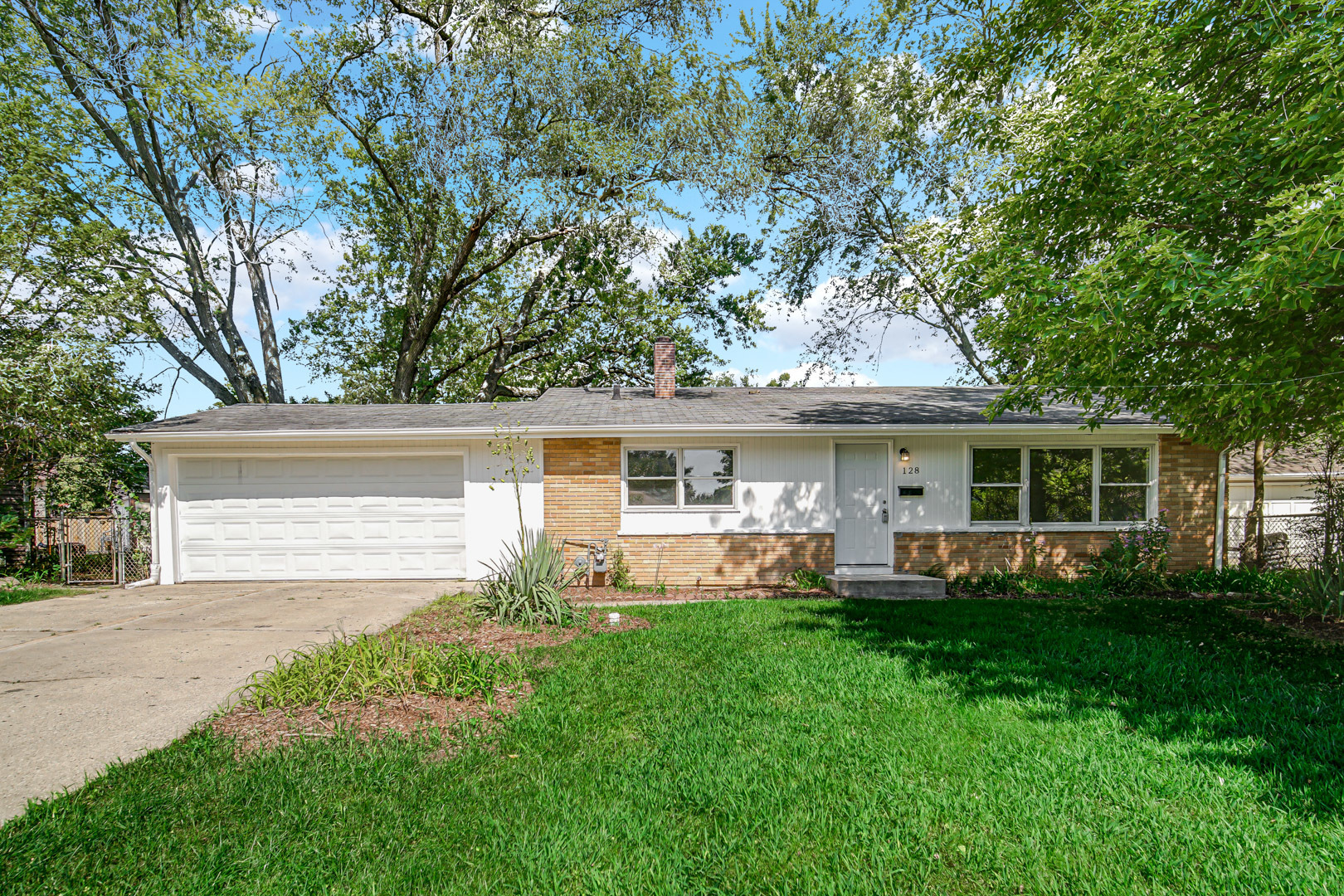 Property Photo:  128 Ensenada Court  IL 60110 