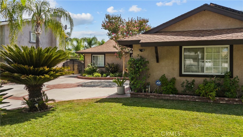 Property Photo:  27224 Lakehurst Avenue  CA 91351 