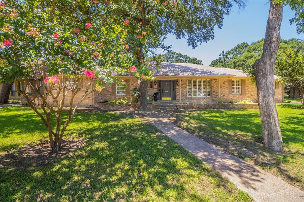 Property Photo:  1709 Westminster Drive  TX 75050 