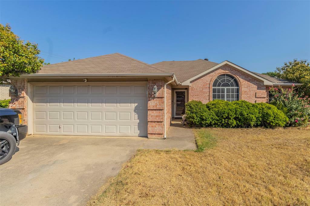 Property Photo:  1136 Roundrock Drive  TX 76179 