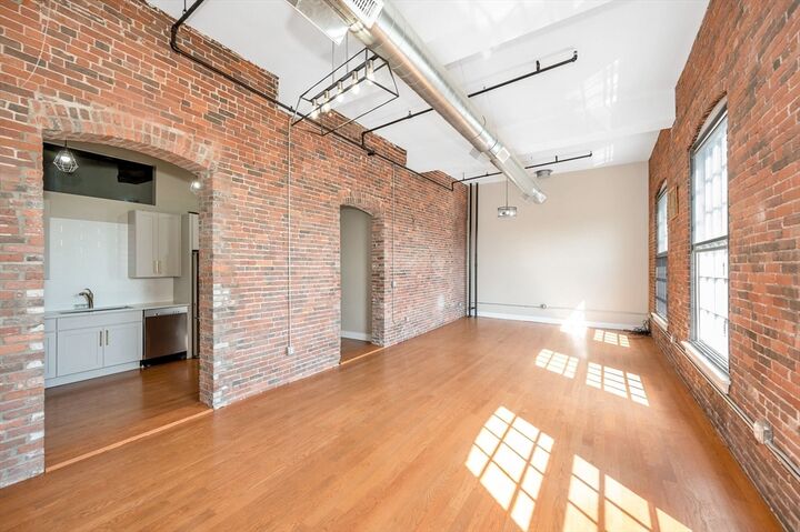 Property Photo: 491 Dutton St 413 MA 01854