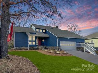 Property Photo: 95 Lake Club Lane 9 NC 28761