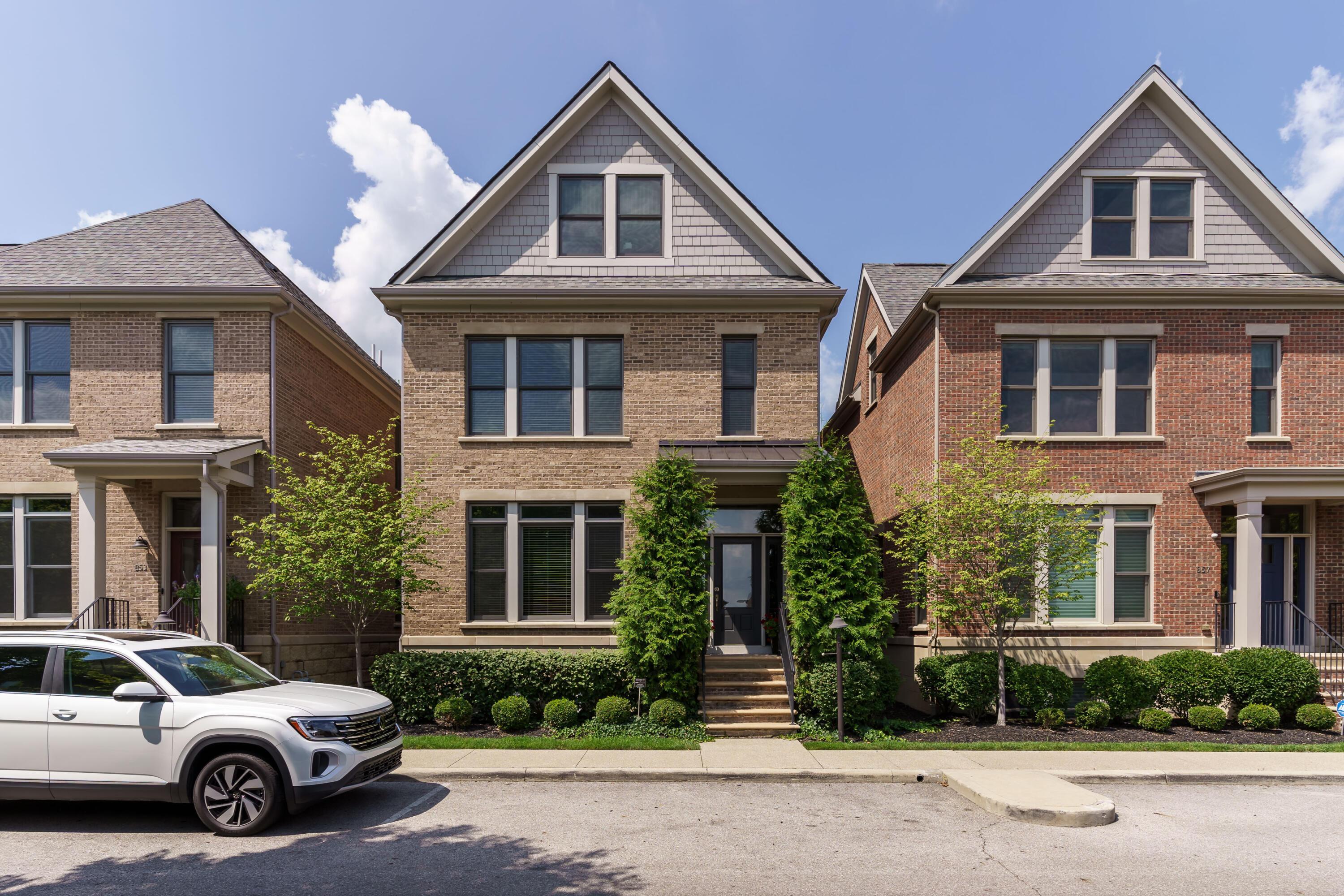Property Photo: 855 Pullman Way OH 43212