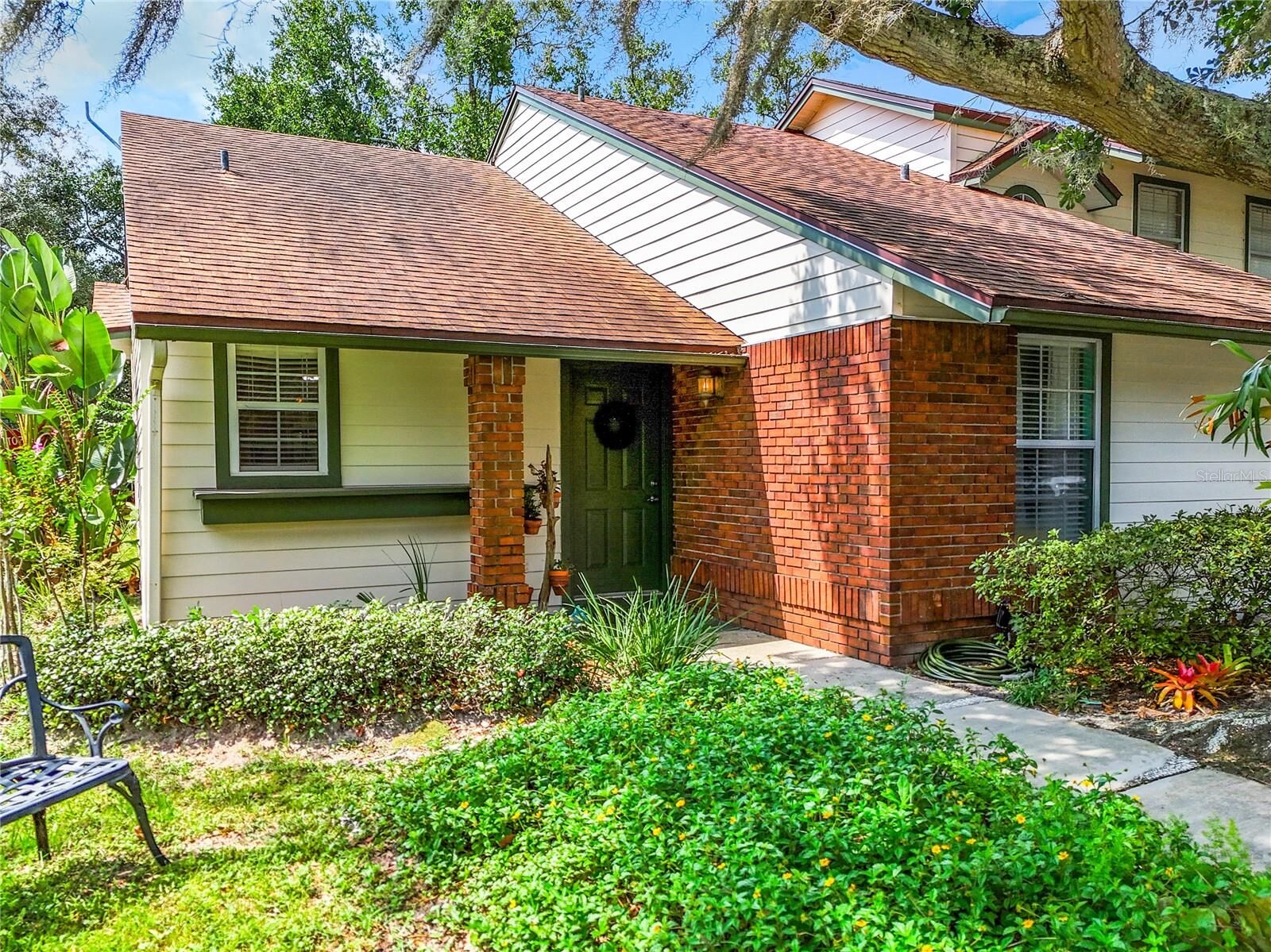 Property Photo: 4037 W Maryland Place FL 32707