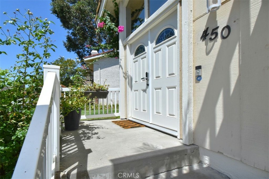 Property Photo: 450 Cresthill CA 91377