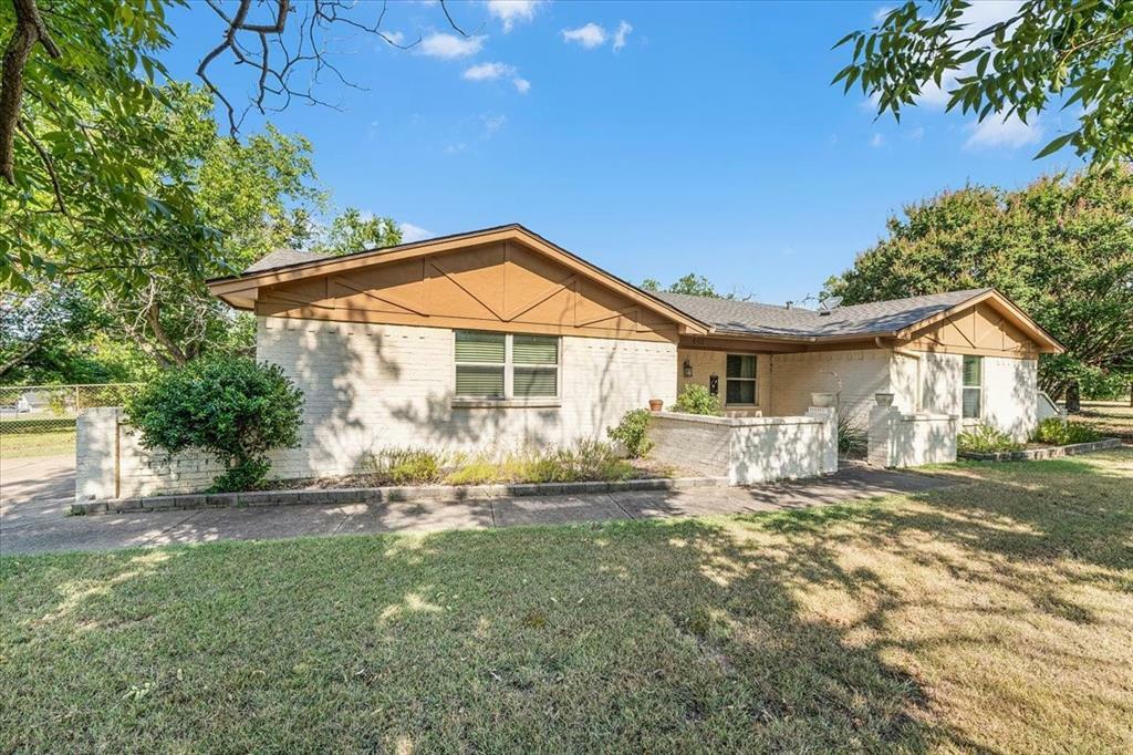 Property Photo:  401 Willow Park Drive  TX 76087 