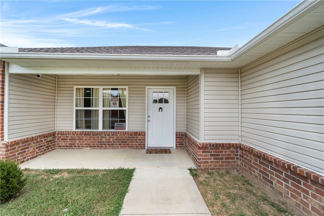 Property Photo:  1421 William Court  AR 72761 