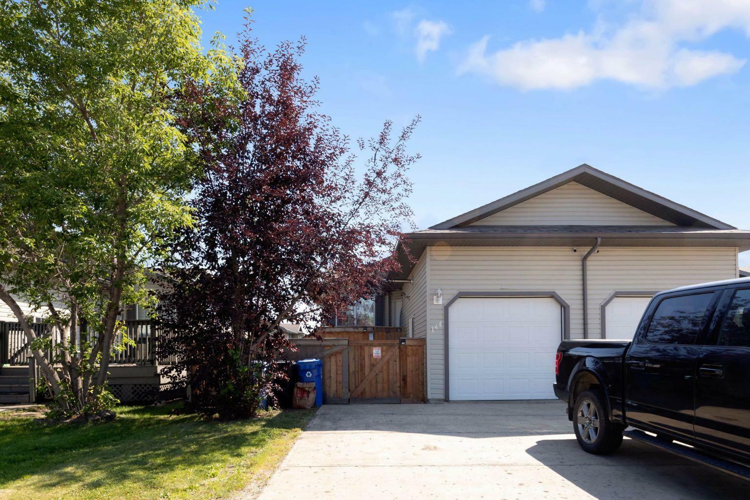 Property Photo:  144 Ocoffey Crescent  AB T9K 2V7 